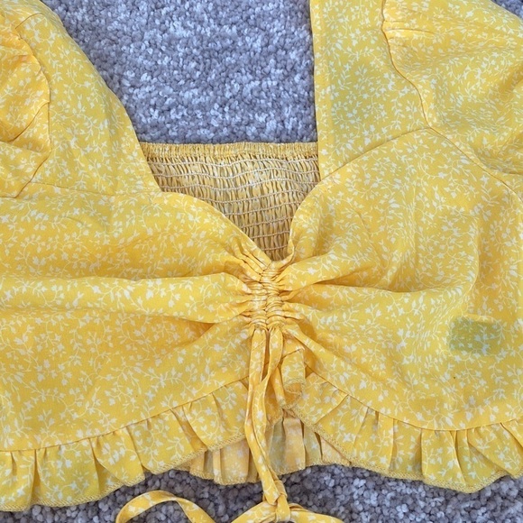 Cute summer crop top, bright, yellow, new unworn - Picture 3 of 3